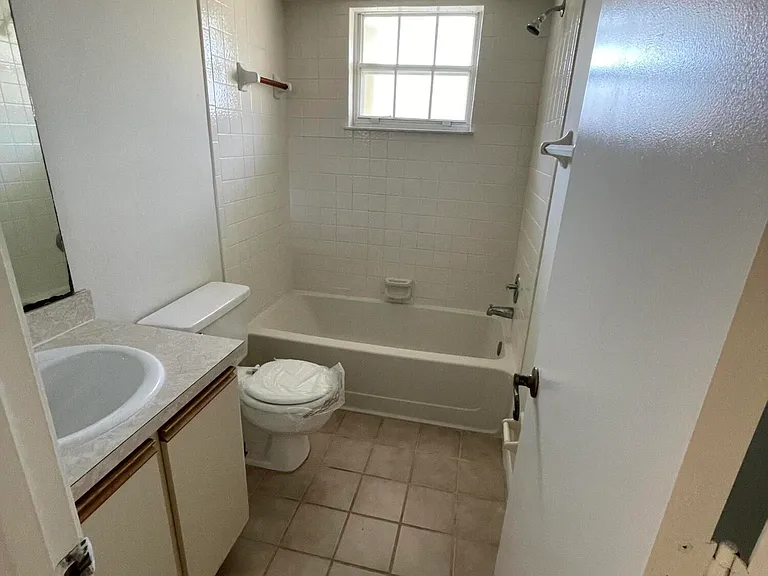 1550 SE Royal Green Cir #P203 — Photo 7