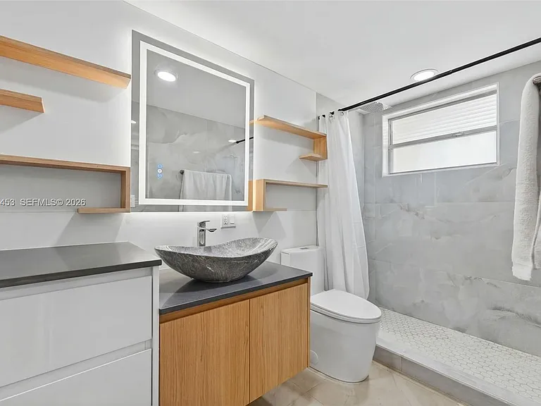 1750 W 46th St #412 — Photo 10