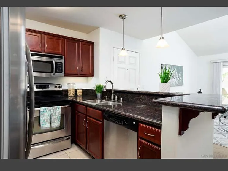 5252 Balboa Arms Dr #277 — Photo 5
