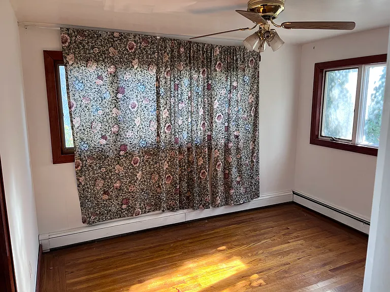 103 E Saint Marks Pl #1 — Photo 7
