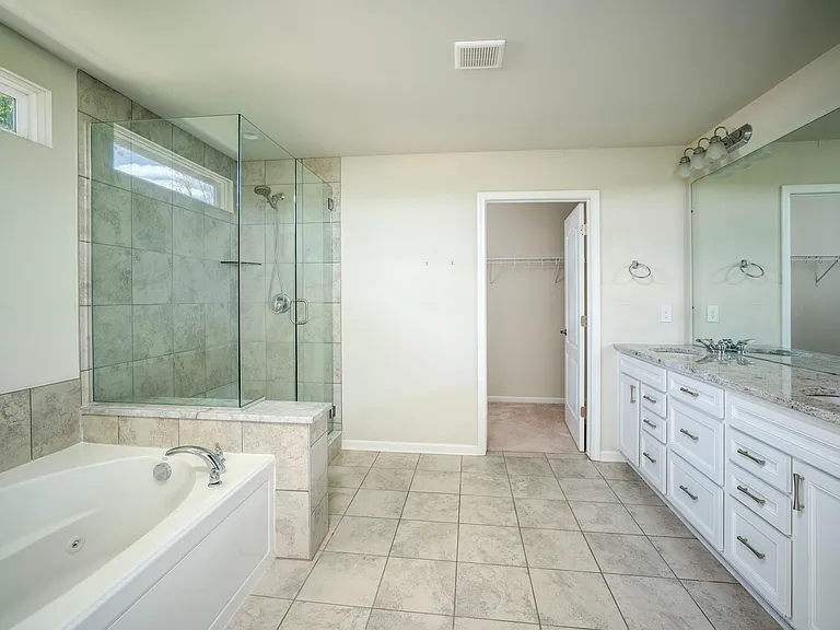 2825 Dillon Dr — Photo 7