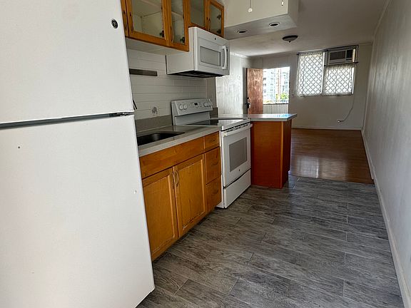 3rd image of 1324 Heulu St APT 12