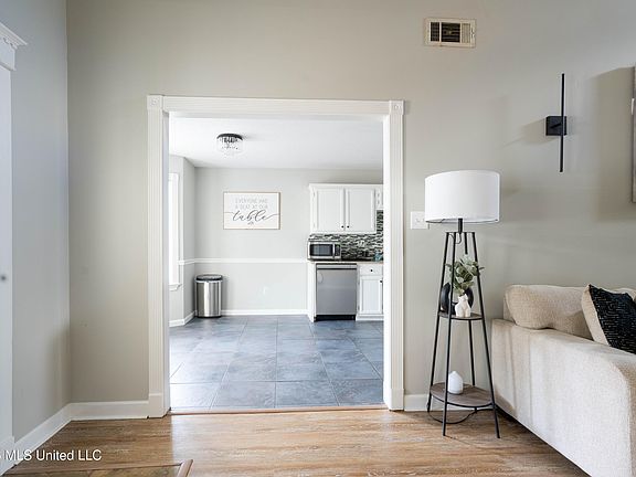 5th image of 12375 Windward Cir