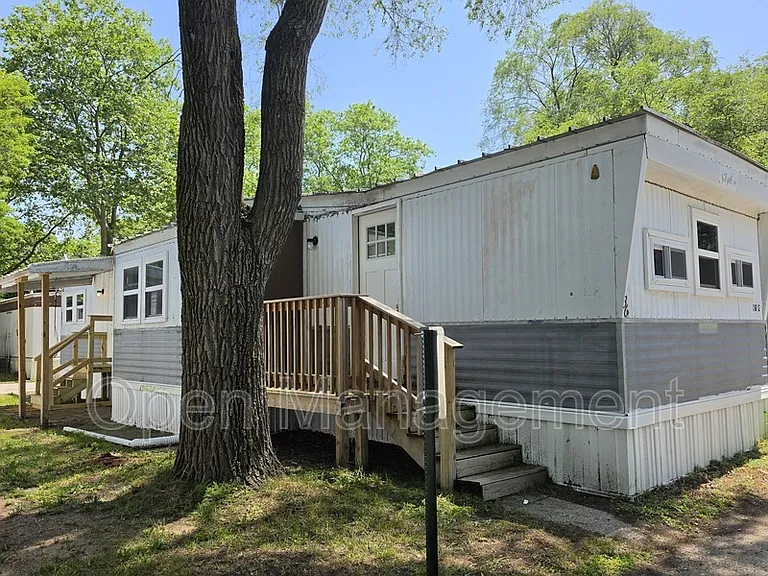 2668 Chateau Dr #36 — Photo 2
