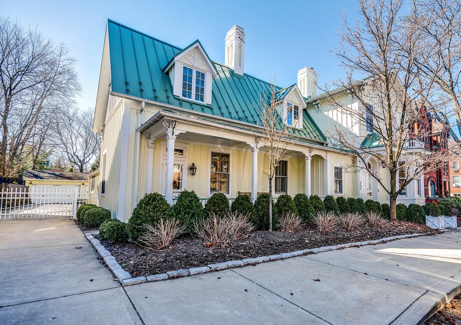 920 Saint James St photo 1