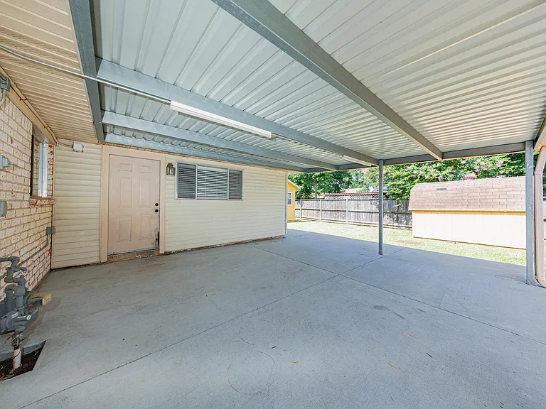 823 Parkhill St — Photo 27