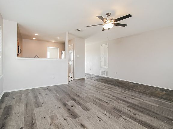 4th image of 2437 Clairborne Dr