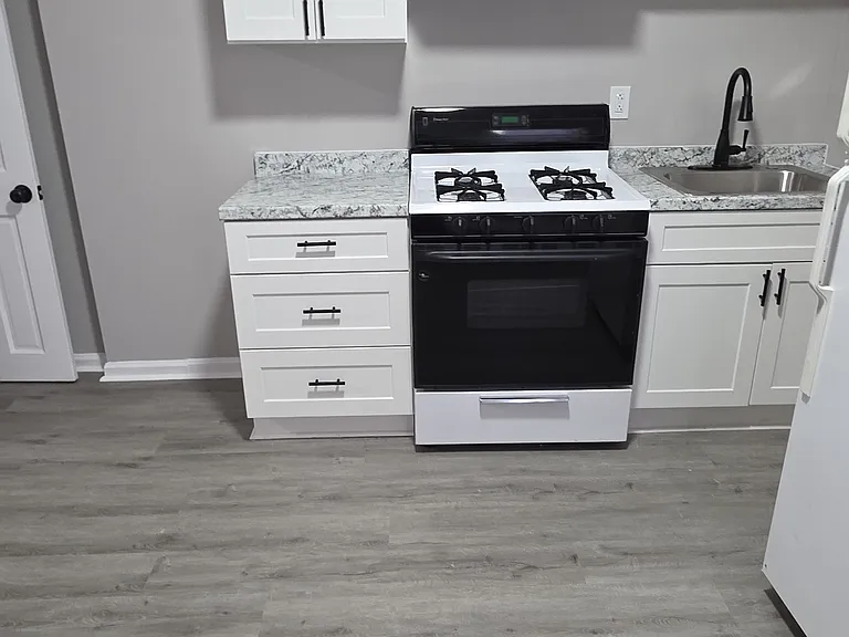 2821 E Madison St — Photo 5