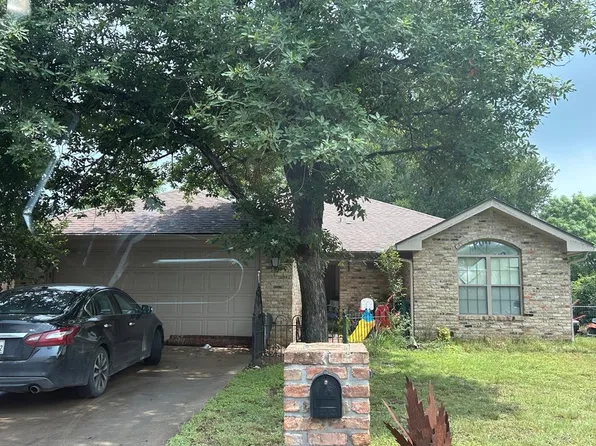 116 Frederick Rd, Fredericksburg, TX 78624