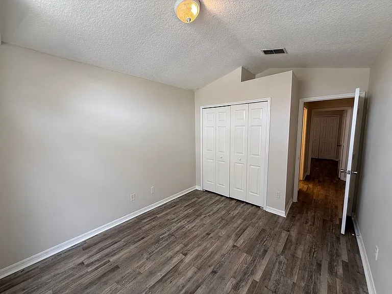 12464 Castlemain Trl — Photo 37