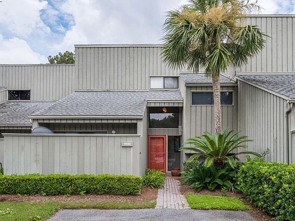 2nd image of 9986 Sawgrass Dr E