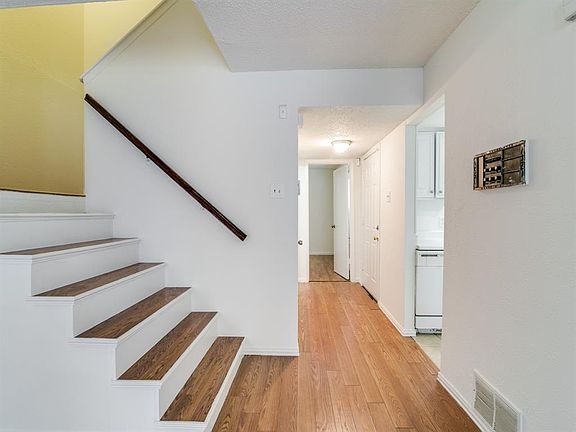 4th image of 3120 E Park Dr