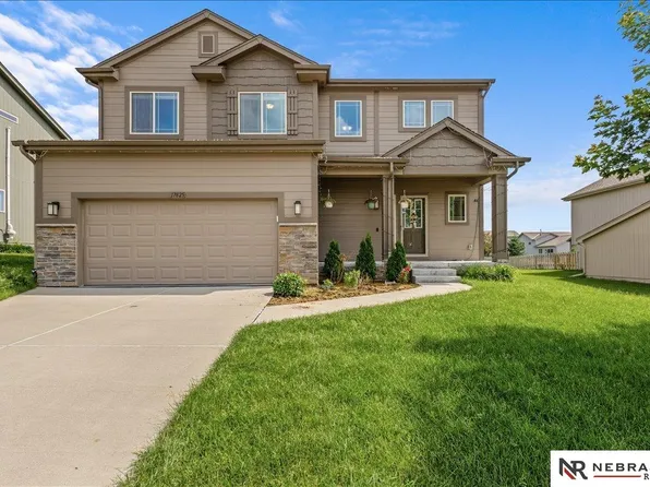 17825 Camden Ave, Omaha, NE 68116