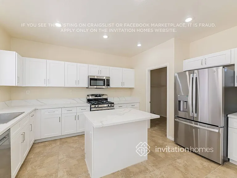 2515 Wellworth Ave — Photo 7
