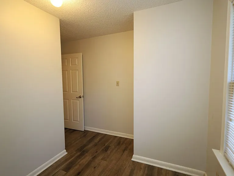 818 Stillwater Dr — Photo 16