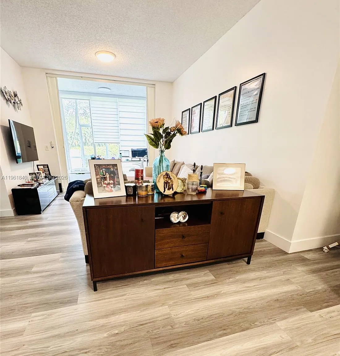 Doral House Condo No 3 — Photo 4