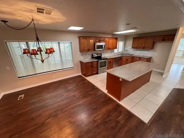 8975 Lawrence Welk Dr Space 311, Escondido, CA 92026