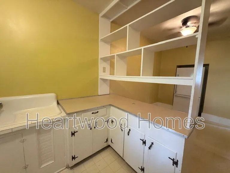 1408 Victoria St — Photo 24