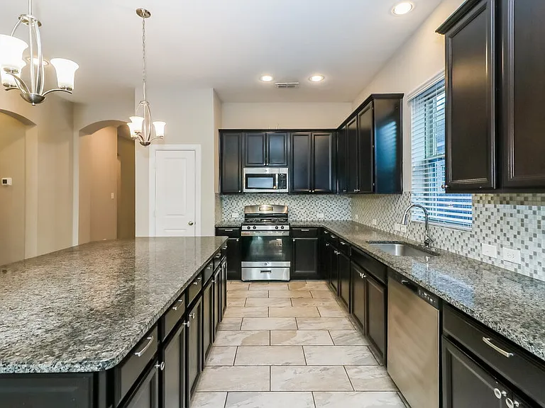 415 Rocky Briar Ct — Photo 5