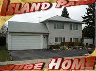 71 Carolina Ave, Island Park, NY 11558