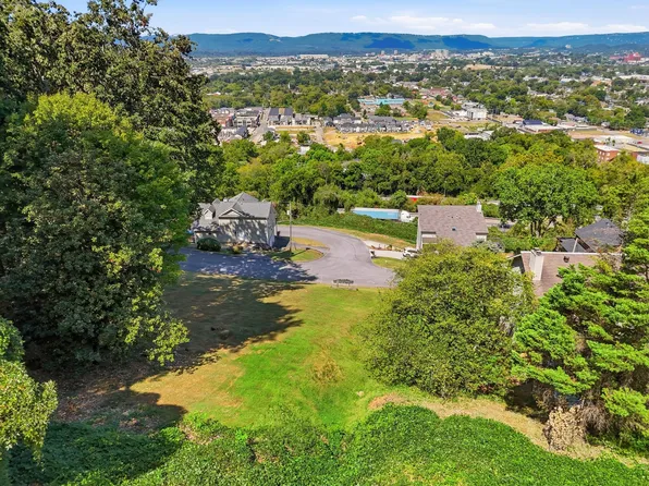 1720 S Crest Manor Ln, Chattanooga, TN 37404