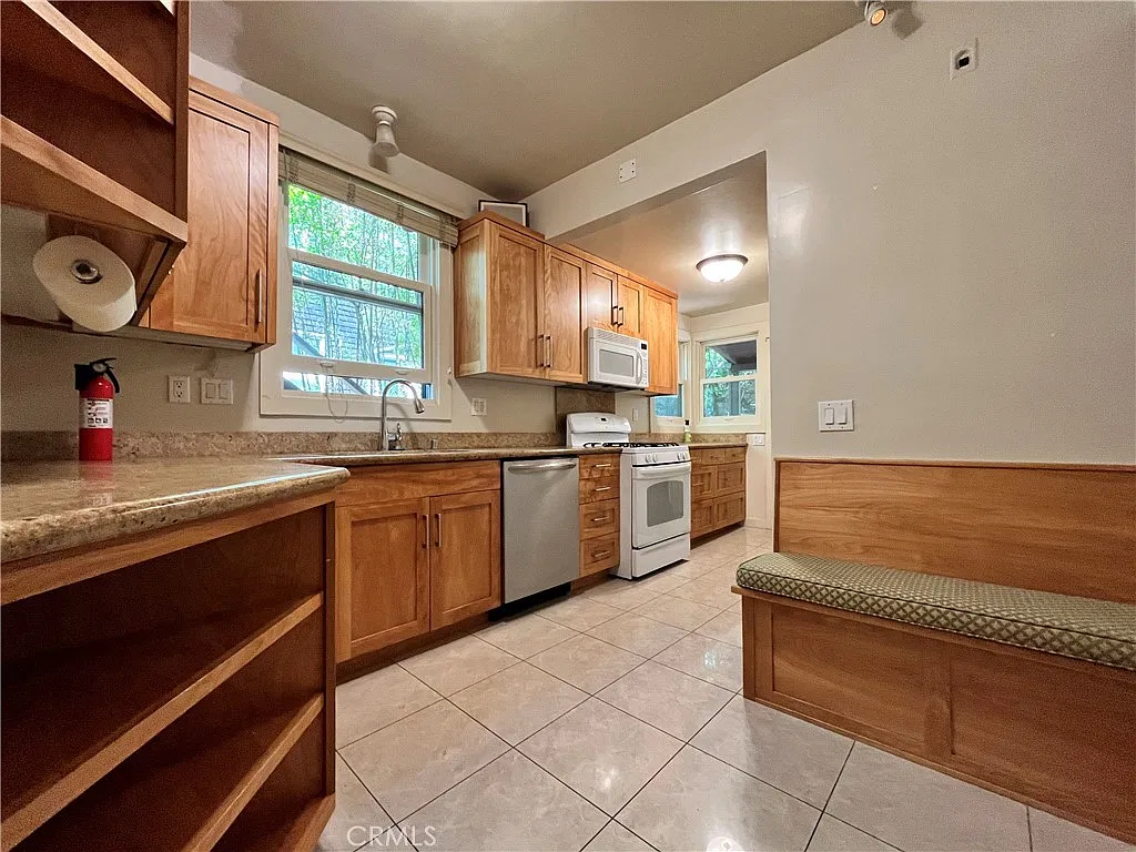1 bed, 802 sqft, $2,800 — Photo 2