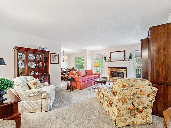 5th image of 1525 Hampton Hall Dr APT 19