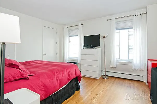 Rented by Anchor Associates | media 10