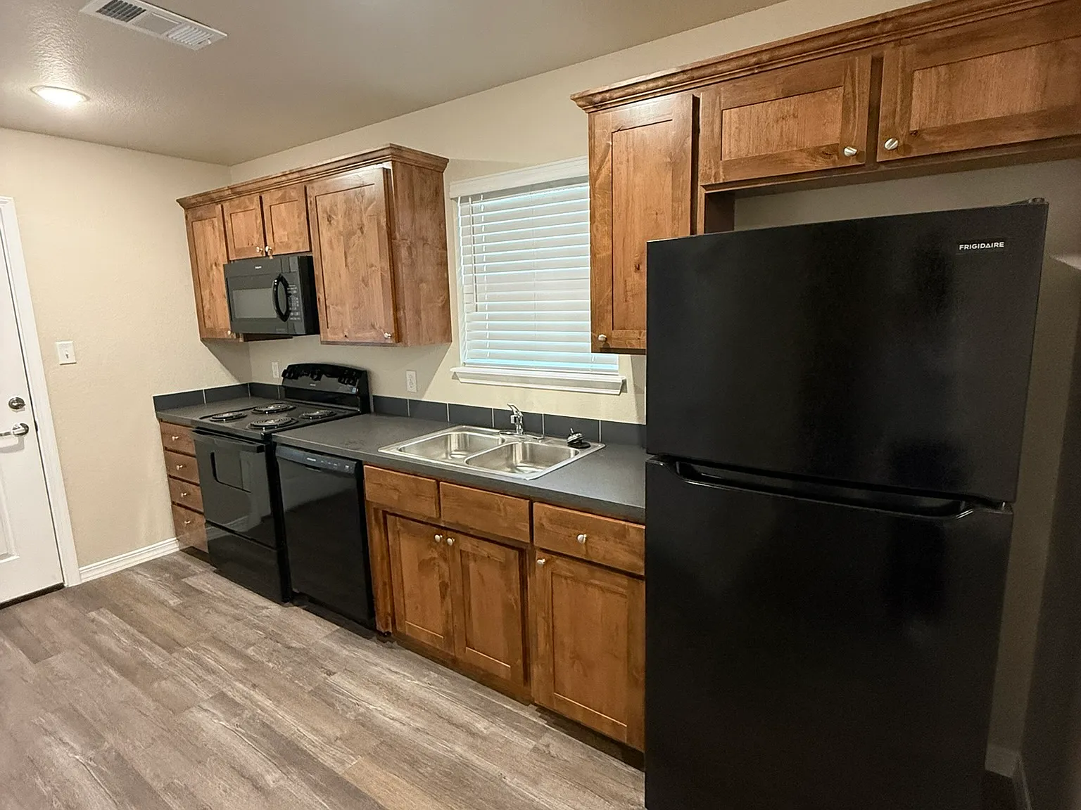 2 bed, $1,000 — Photo 3