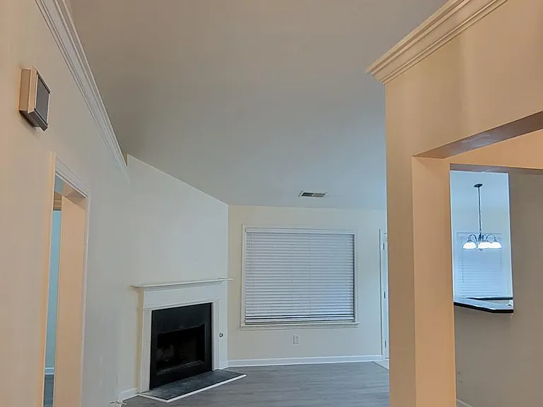 1036 S Creek Dr — Photo 2