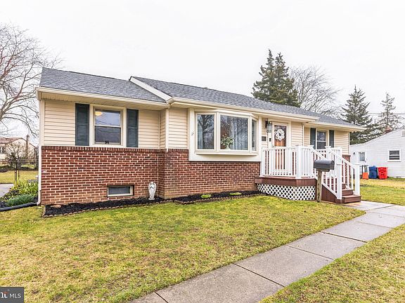 2nd image of 819 Beverly Dr