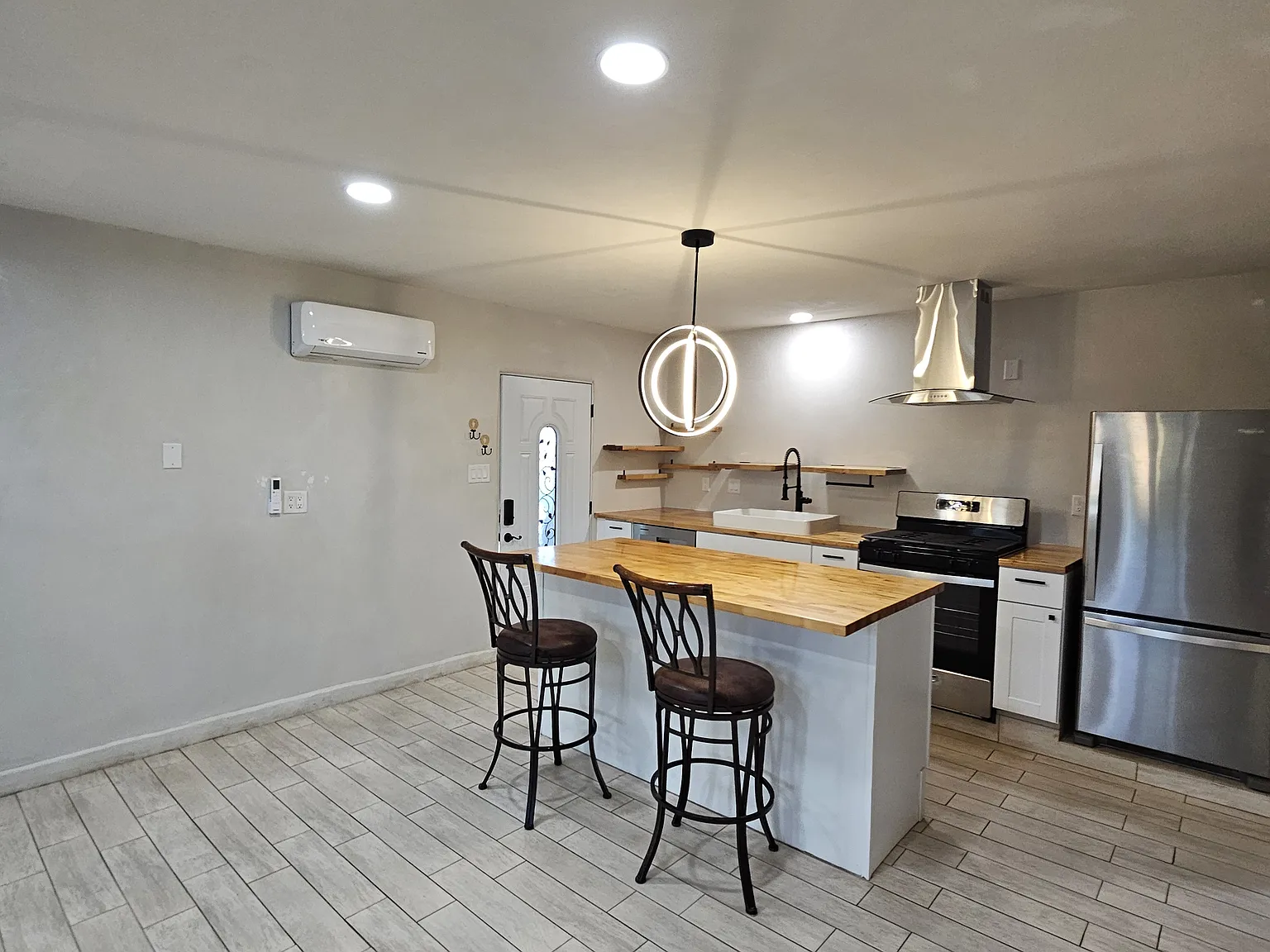 1 bed, 430 sqft, $1,700 — Photo 3
