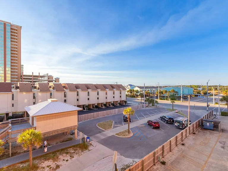 633 W Beach Blvd #ID1541217P — Photo 11