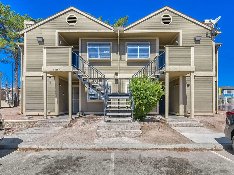 2745 Jennydiane Dr #D — Photo 1