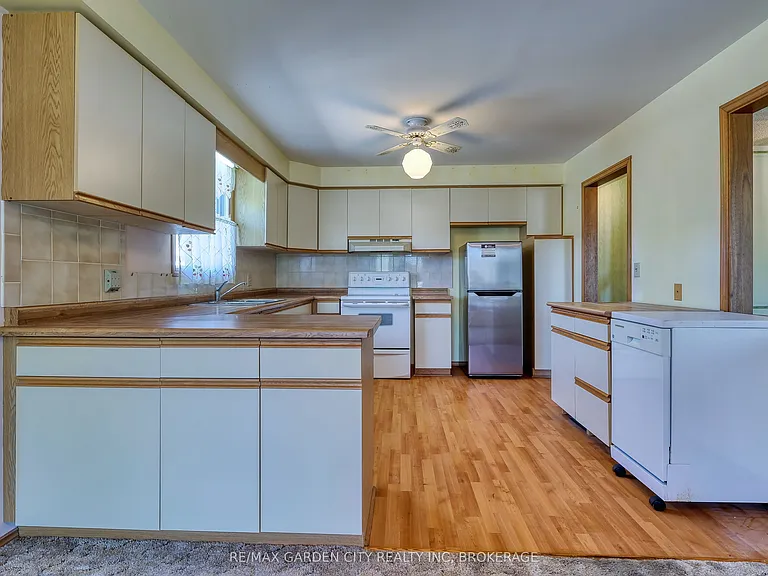 7740 Chorozy St — Photo 11