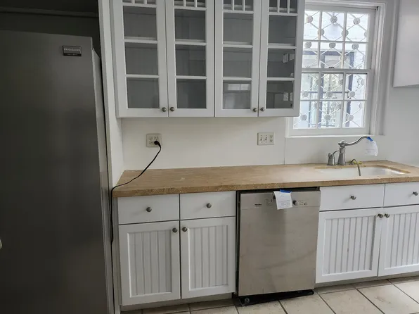 231 East 62nd Street image 5 of 25