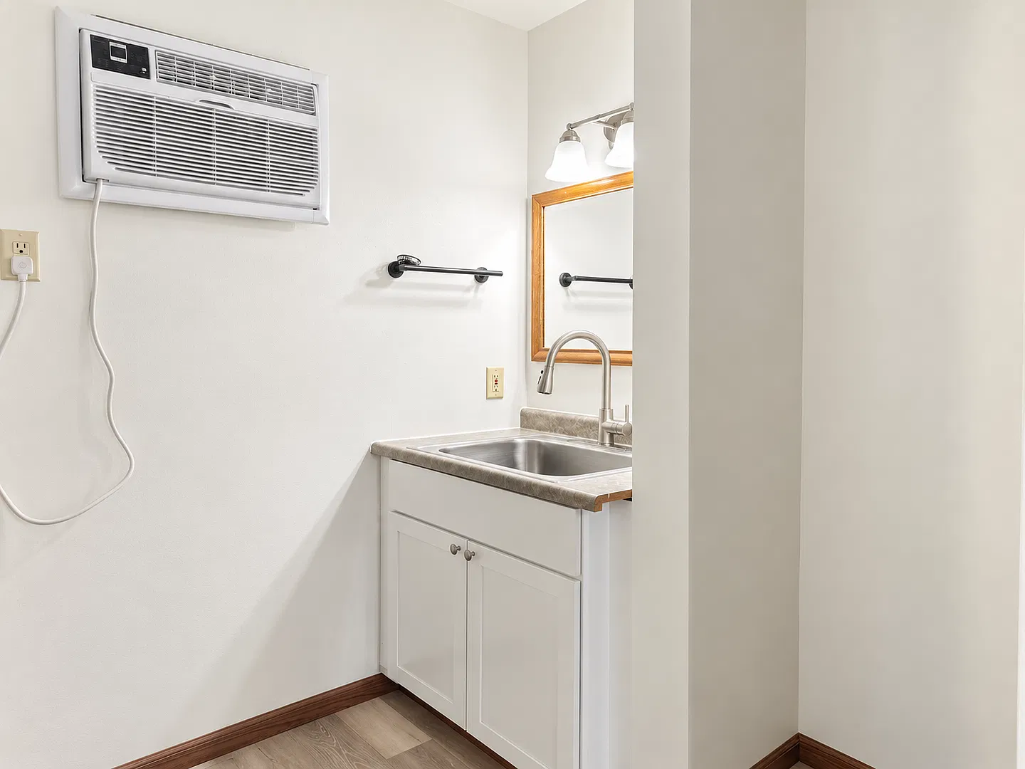 Newly Remodeled Studio Apartment All Utilities Included! — Photo 2