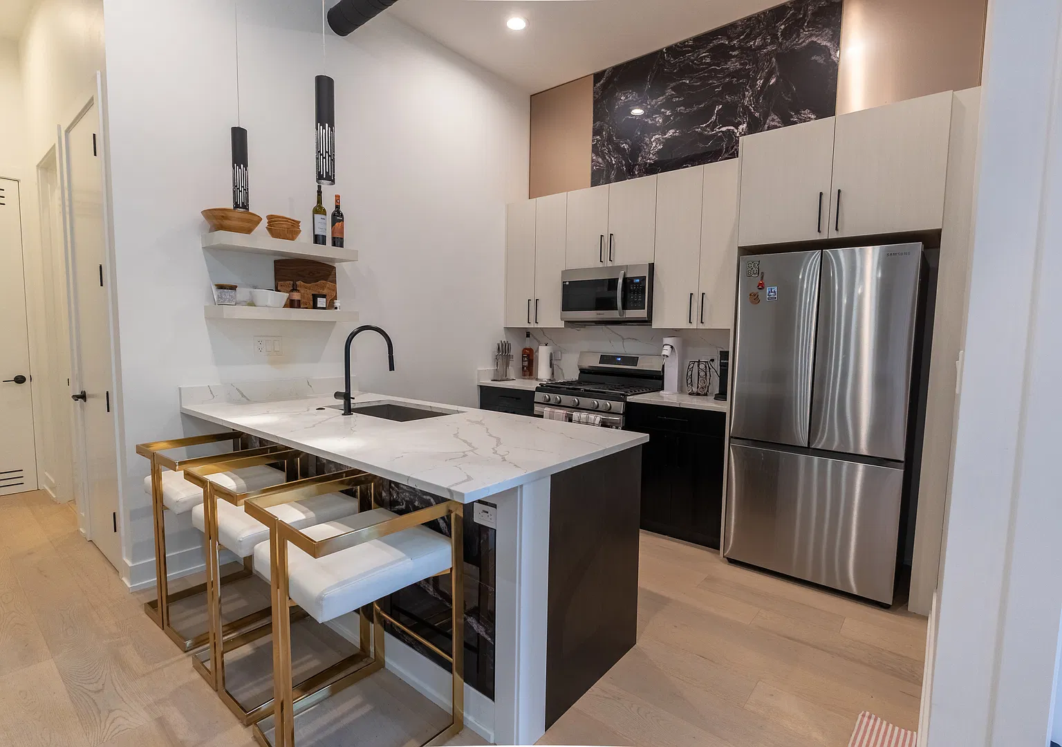 2 bed, 1250 sqft, $4,999 — Photo 4