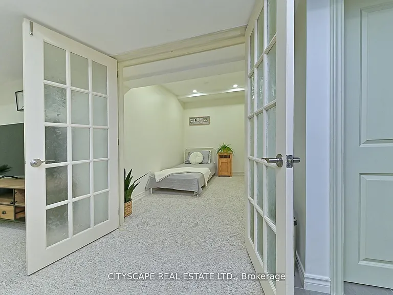 354 Plains Rd W — Photo 18