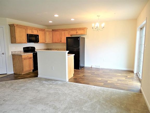 Kitchen & Dining Area