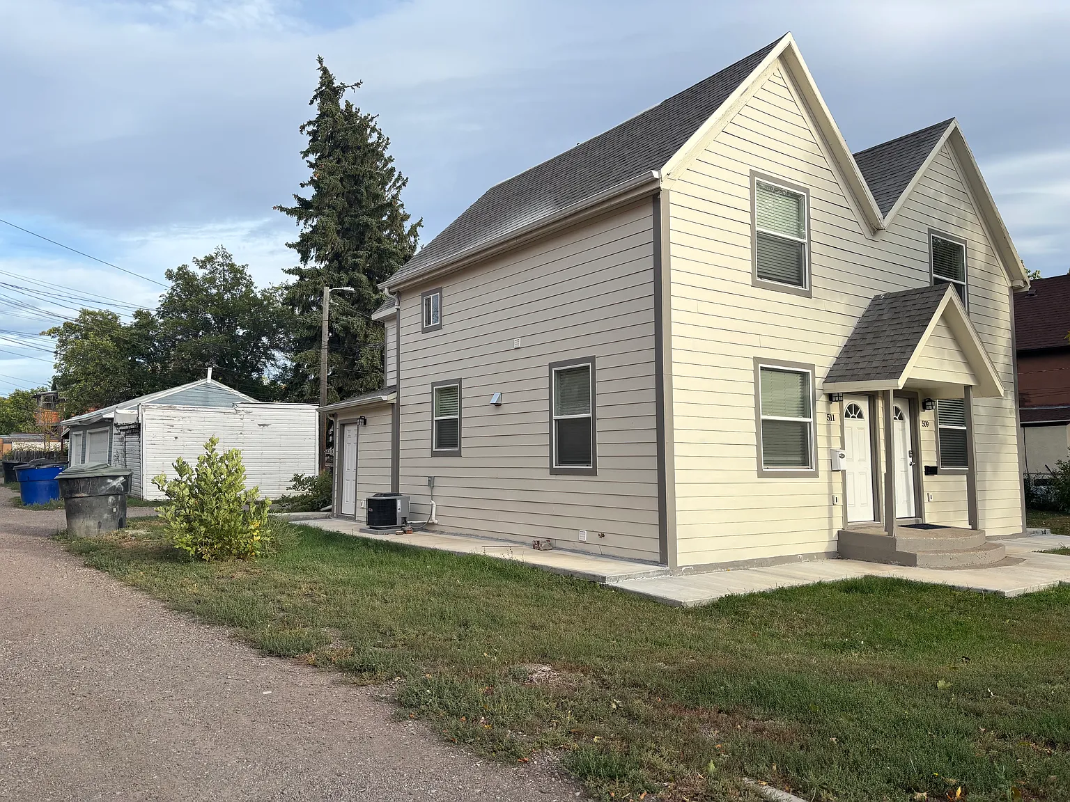 2 bed, 1.5 bath, 1200 sqft, $2,400 — Photo 2
