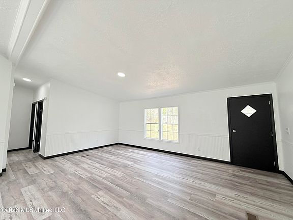 3rd image of 1818 Big Creek Dr SW