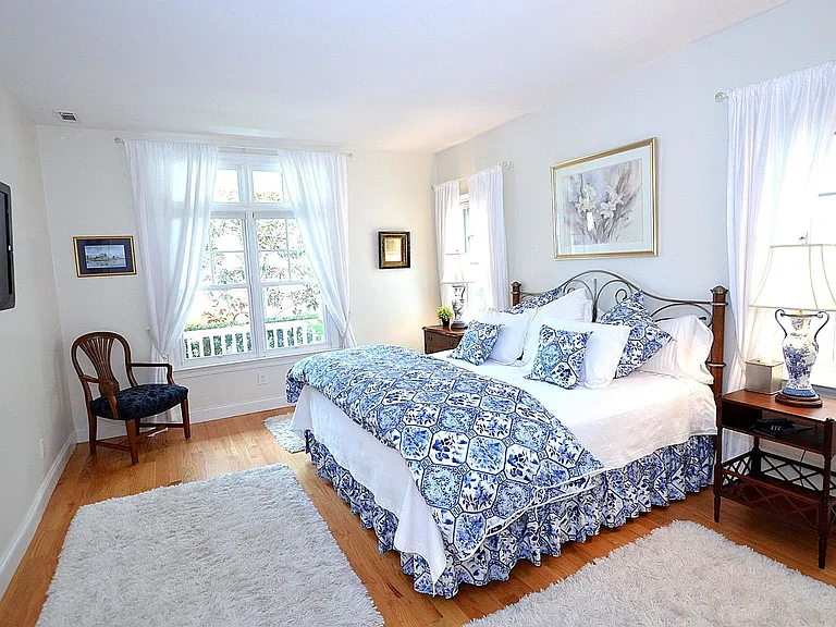 135 E Ave — Photo 10