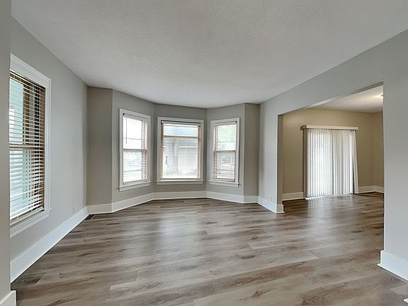 4th image of 2526 13th Ave E