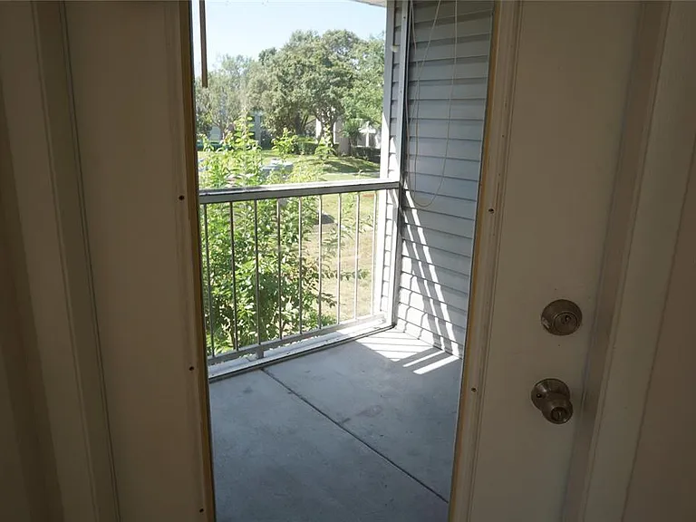 2584 Grassy Point Dr #204 — Photo 6