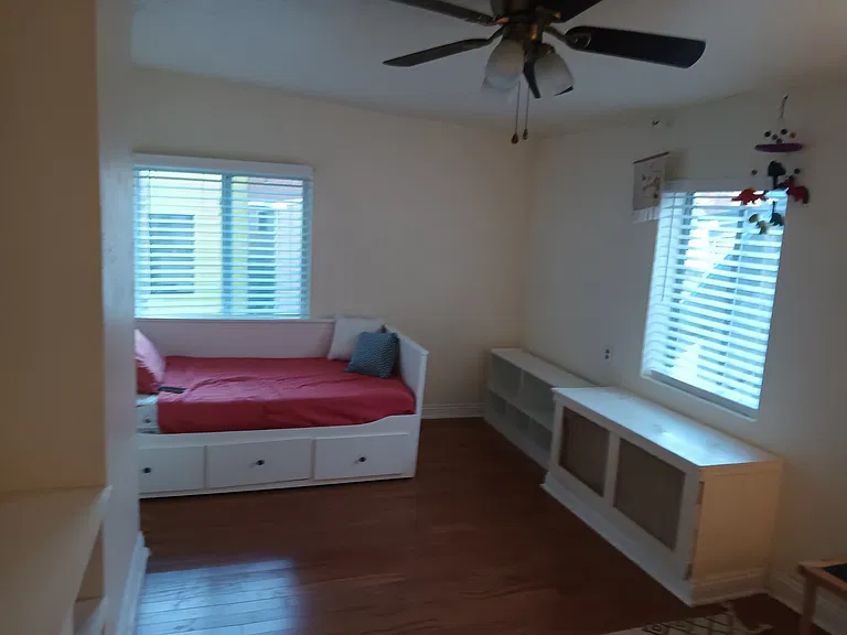 Second floor room (back)