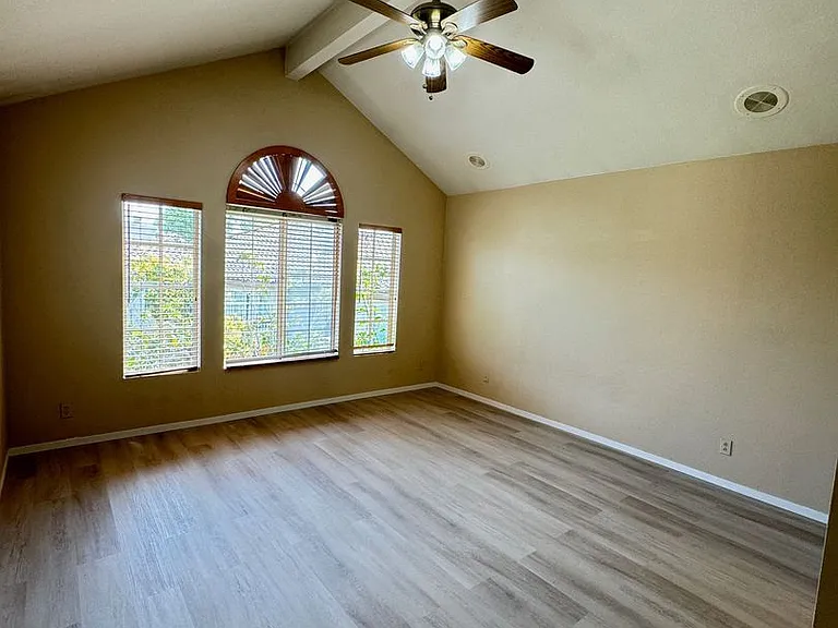 694 Warwick Ave — Photo 11