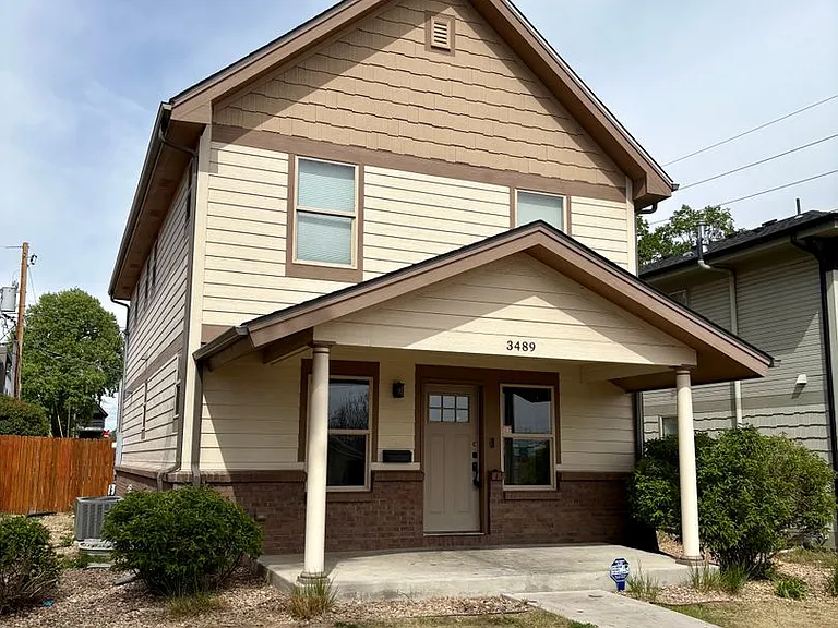 3489 Ash St — Photo 2