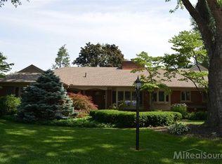 742 N Renaud Rd, Grosse Pointe Woods, MI 48236