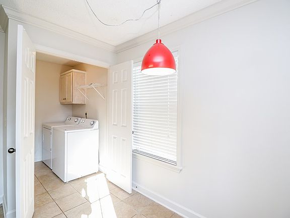 2nd image of 212 Edinburg Way